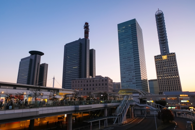 さいたま新都心高層ビル街の夕方