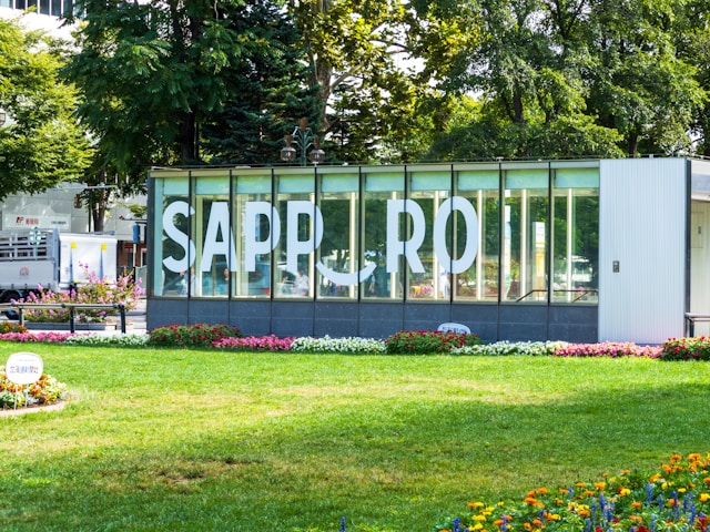 札幌市・大通公園の『SAPPORO』と芝生広場